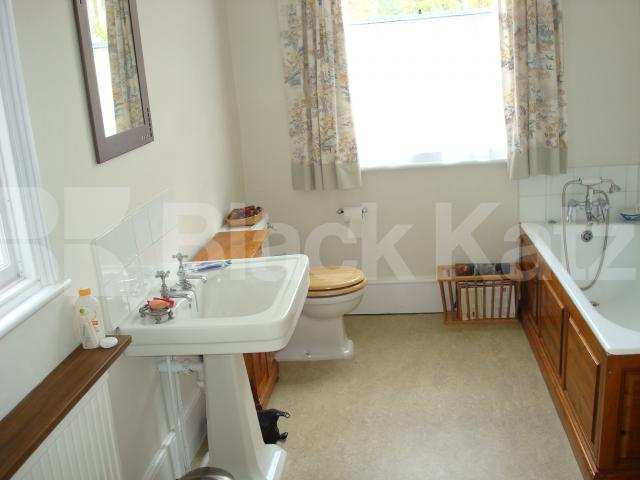 			2 Bedroom, 1 bath, 1 reception Flat			 Windsor Road, Holloway